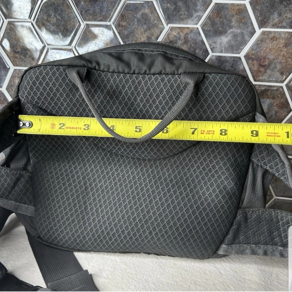 Hiking Bag By Mountainsmith Belted Purse For Safety - Picture 9 of 10